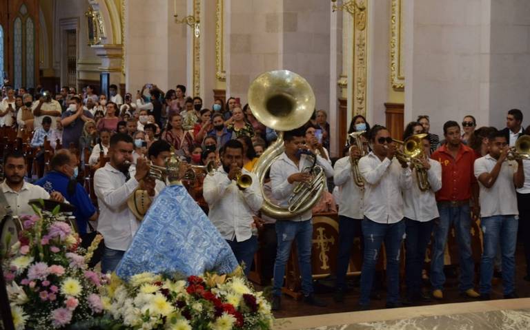 Obispo de Aguascalientes recibe a fieles de La Chona en el Quincenario - El  Sol del Centro | Noticias Locales, Policiacas, sobre México, Aguascalientes  y el Mundo